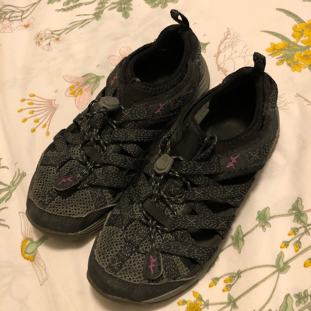 🌈Chaco Water Shoes & Hiking Sandals🌈